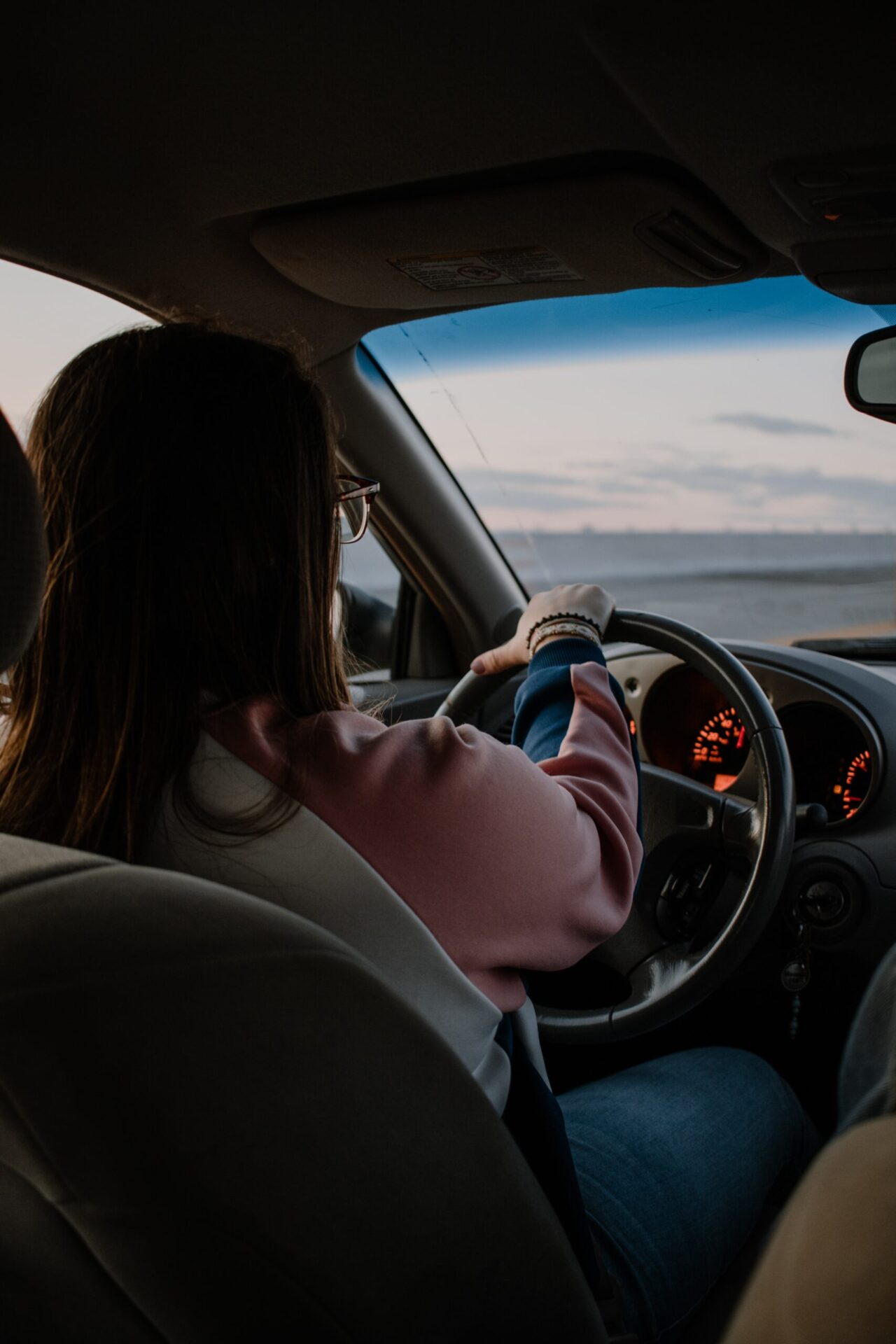 Is Defensive Driving Just About Rules?  Discover What It *Really* Involves - ymhezmi